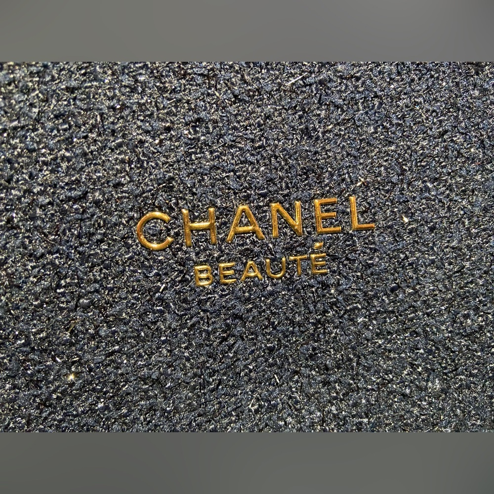 CHANEL Makeup Bag 2025 Holiday Navy Pouch Only Limited Edition! Authentic! NEW! - Picture 6 of 8